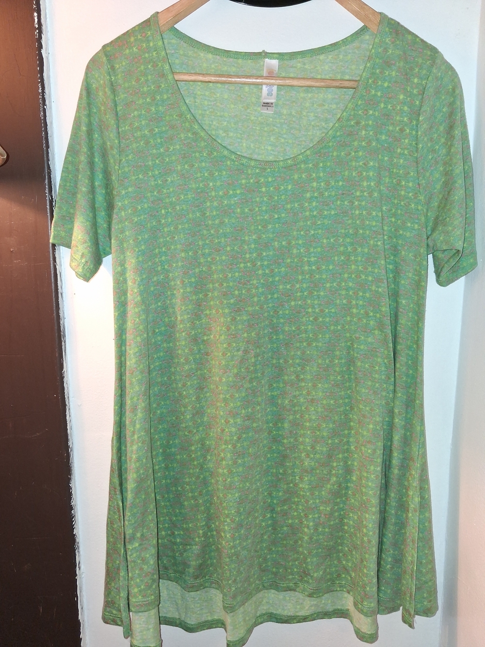 Lularoe Light Green Scoop Neck Women’s Top